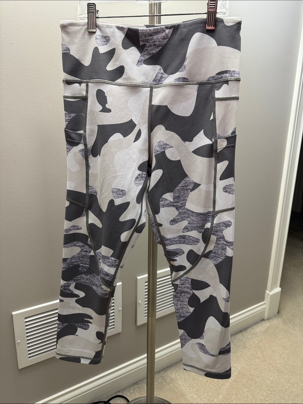 Women’s Gray Camo Active Leggings